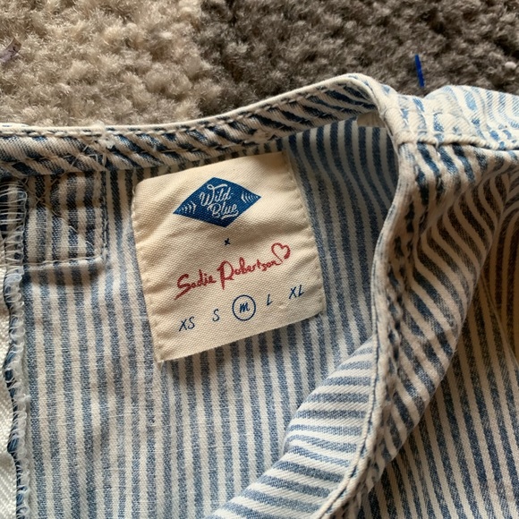 Sadie Robertson Wild Blue Railroad Denim top - Picture 3 of 5